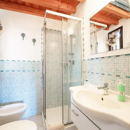 Blue House, 300m To * بولا